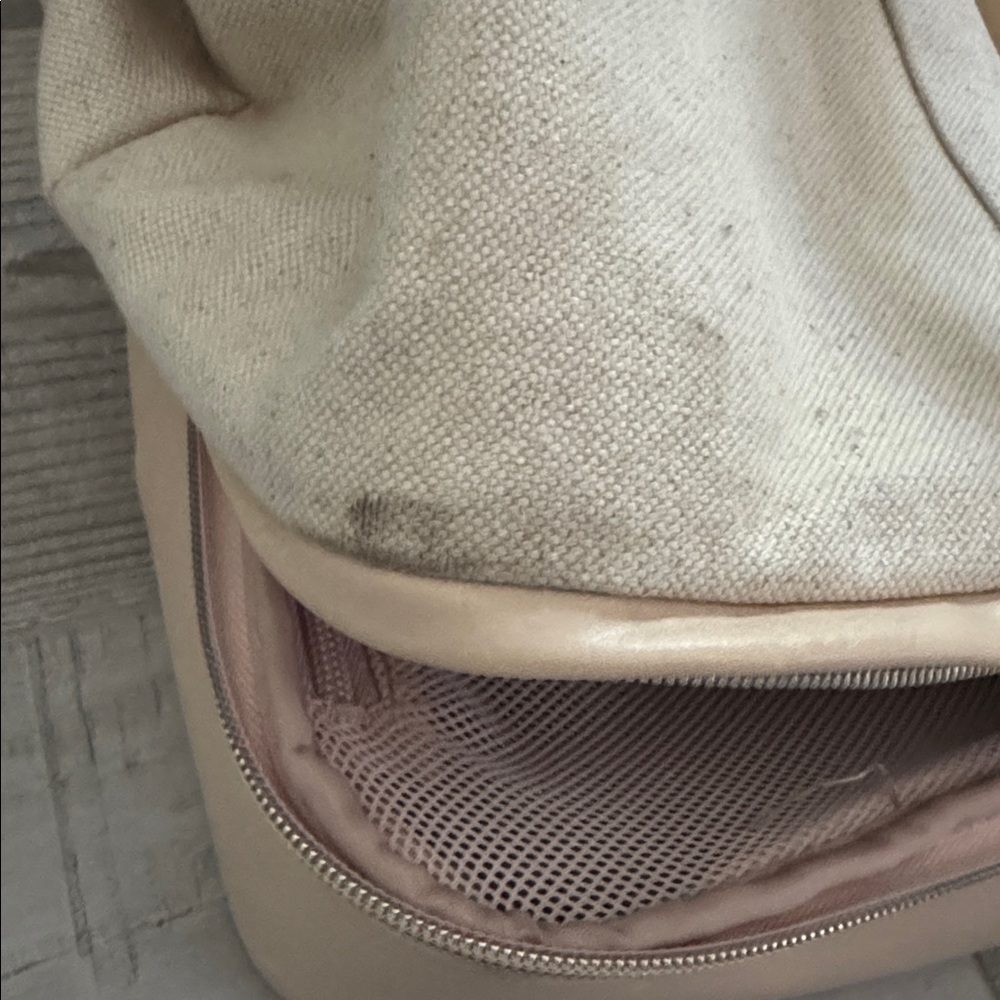 BEIS Cream and Tan Travel Bag - Picture 4 of 4